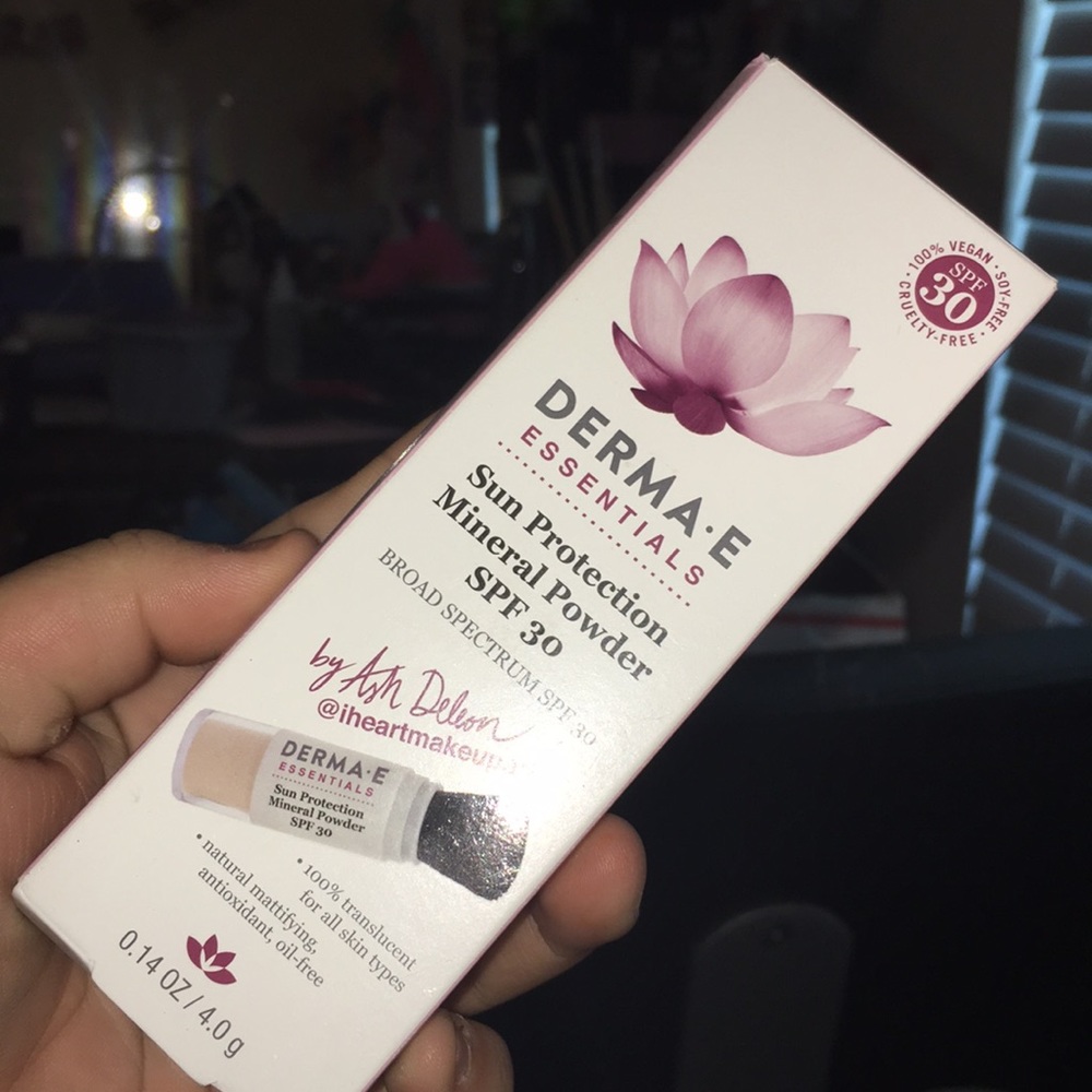 Derma•a essential sun protection mineral powder